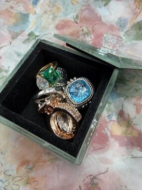 Vintage Mirror Trinket box with rings